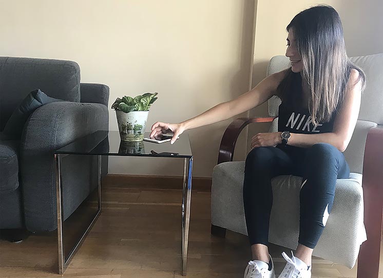 Стіл на сонячних батареях Ebörd зарядить відразу кілька гаджетів Стіл на сонячних батареях Ebörd зарядить відразу кілька гаджетів